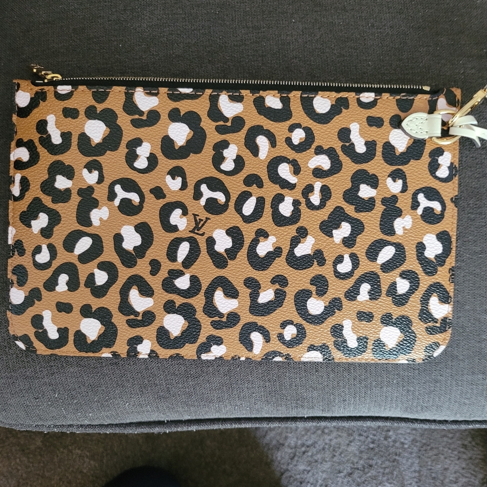 NEW NEVERFULL WILD AT HEART MM POUCH ONLY